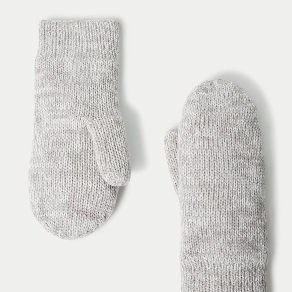 Aritzia Accessories - Aritzia Knit Mittens Gloves NWT puffer